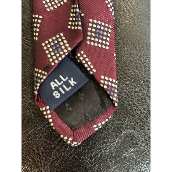 Lord & Taylor Red Blue 100% Imported Silk Men’s Neck Tie Made In USA - Picture 5 of 5